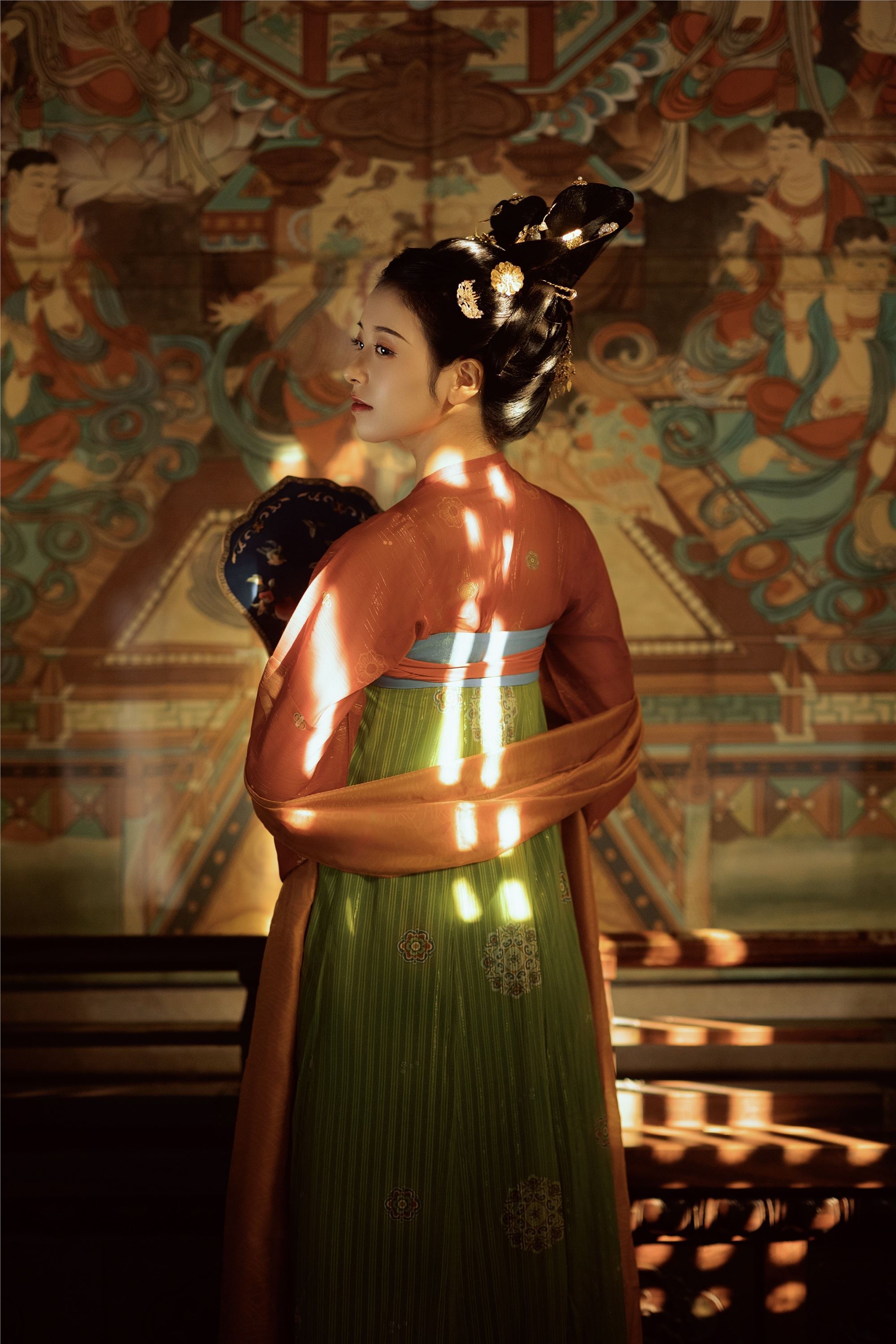 YITUYU艺图语 2025.01.14 悭晚秋 墨律